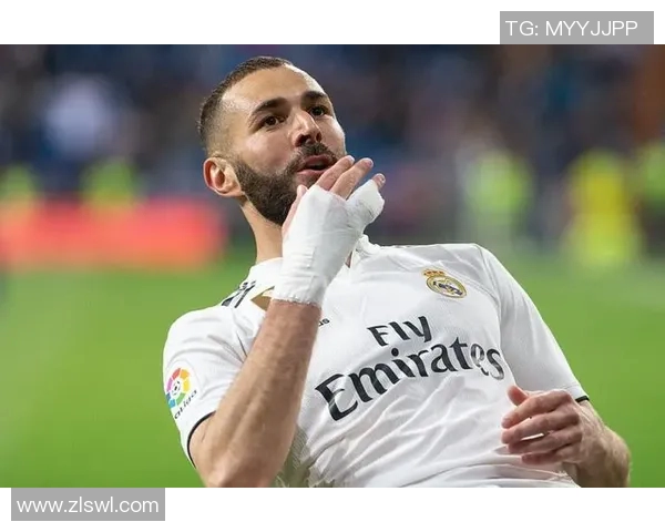 最令人难忘的足球球星是谁他的传奇如何塑造了现代足球的魅力