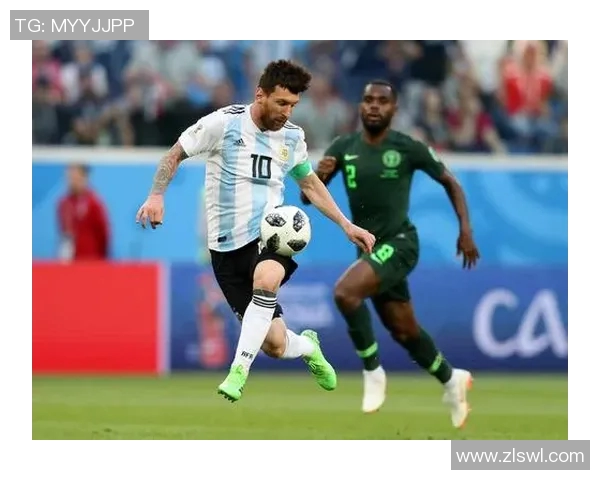 足球巨星膝盖颠球瞬间展现非凡控球技巧与无限运动魅力