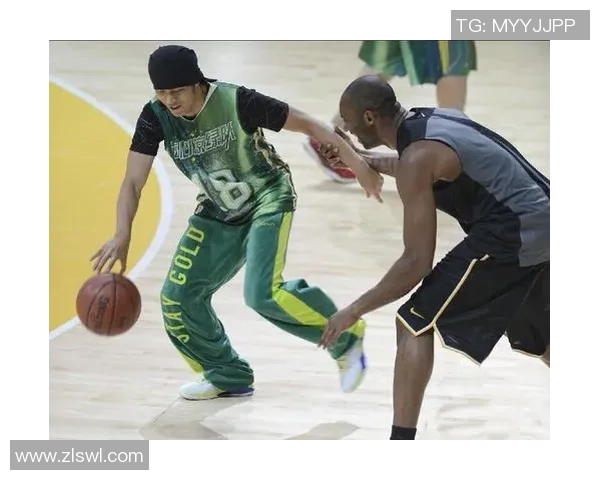 足球球星跨界挑战篮球风潮 穿篮球服的女神们展现不同魅力